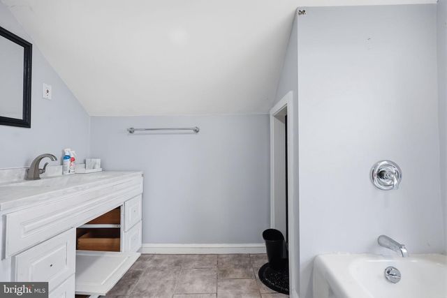 1134 GRIEB, Bristol, PA 19007