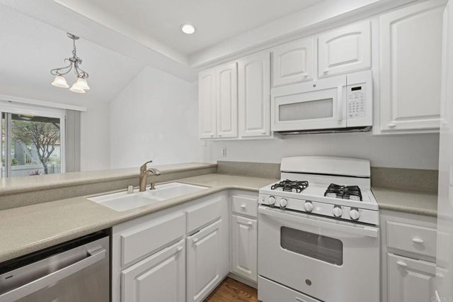 2168 Valleydale Lane, Encinitas, CA 92024