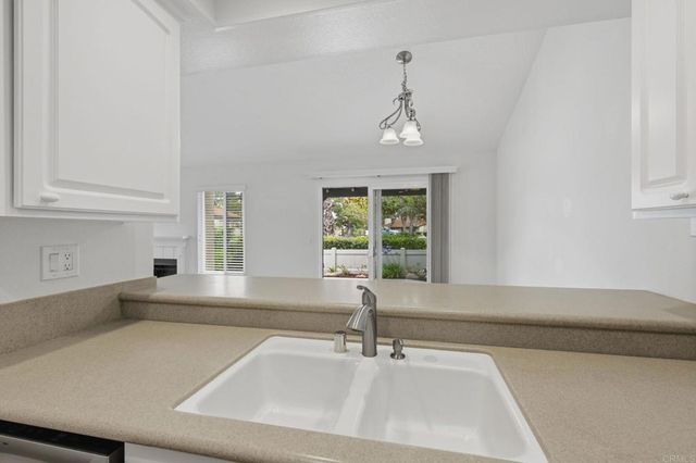 2168 Valleydale Lane, Encinitas, CA 92024