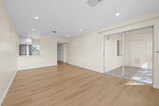 830 SW 9th Street Circle 204, Boca Raton, FL 33486