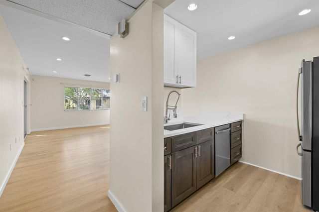 830 SW 9th Street Circle 204, Boca Raton, FL 33486