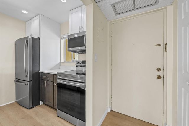 830 SW 9th Street Circle 204, Boca Raton, FL 33486