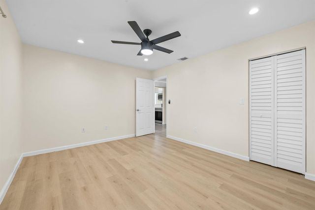 830 SW 9th Street Circle 204, Boca Raton, FL 33486