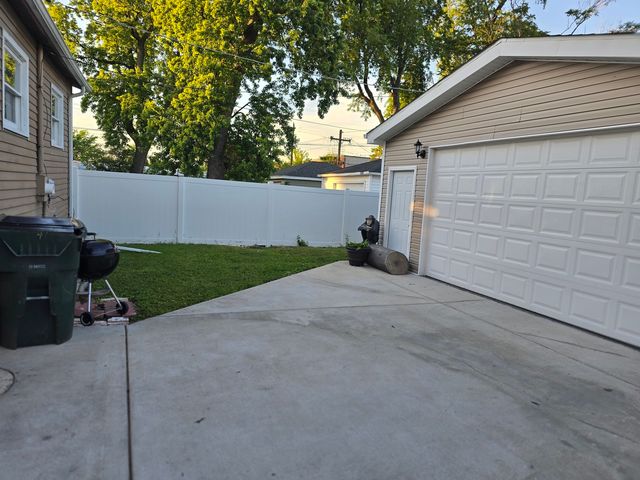 927 24th Avenue, Bellwood, IL 60104