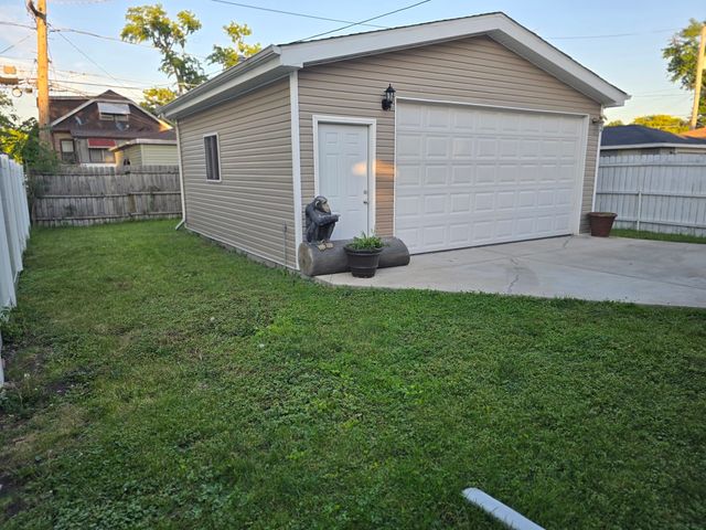 927 24th Avenue, Bellwood, IL 60104