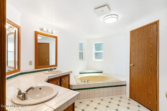 122 E Walrose Loop, Hayden, ID 83835