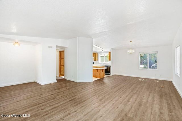 122 E Walrose Loop, Hayden, ID 83835