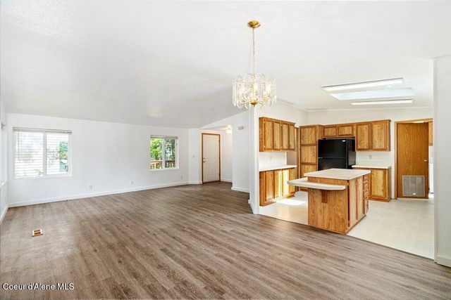 122 E Walrose Loop, Hayden, ID 83835