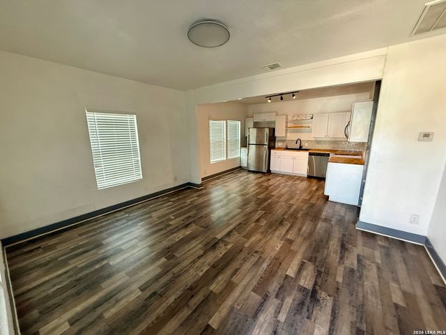 2650 E HOUSTON ST, San Antonio, TX 78202