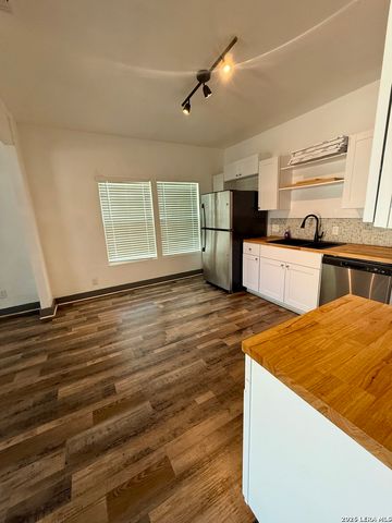 2650 E HOUSTON ST, San Antonio, TX 78202