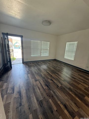 2650 E HOUSTON ST, San Antonio, TX 78202