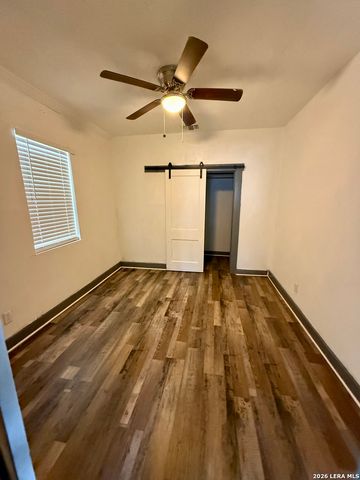 2650 E HOUSTON ST, San Antonio, TX 78202