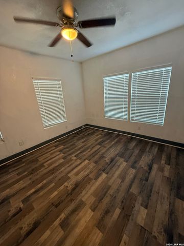 2650 E HOUSTON ST, San Antonio, TX 78202