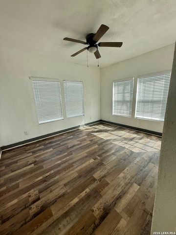 2650 E HOUSTON ST, San Antonio, TX 78202