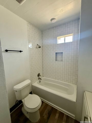 2650 E HOUSTON ST, San Antonio, TX 78202