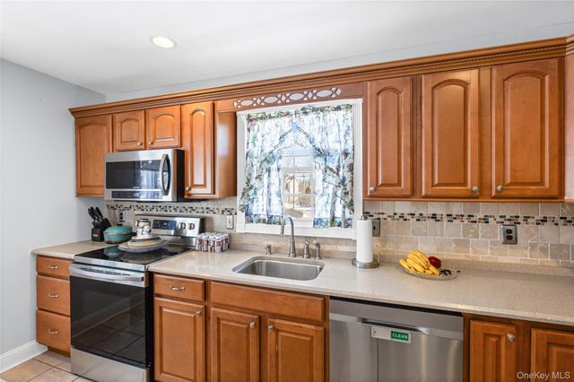 68 Crystal Beach Boulevard, Moriches, NY 11955