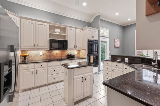 5923 La Cumbre Drive, Mckinney, TX 75072