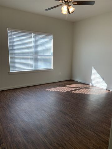 3240 Sandage Avenue, Fort Worth, TX 76109