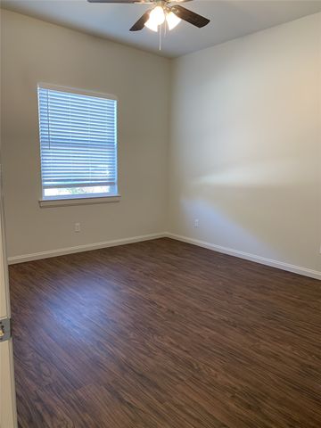 3240 Sandage Avenue, Fort Worth, TX 76109