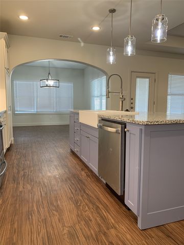 3240 Sandage Avenue, Fort Worth, TX 76109