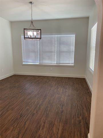 3240 Sandage Avenue, Fort Worth, TX 76109