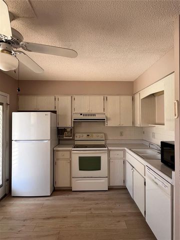 509 W VENICE AVENUE 102, Venice, FL 34285