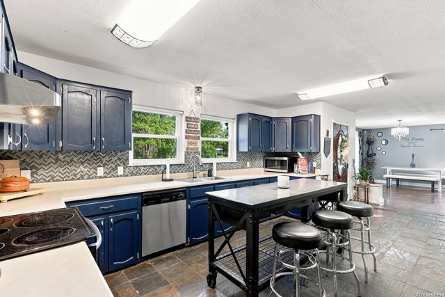9658 S FOSTER RD, San Antonio, TX 78222
