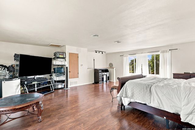 9658 S FOSTER RD, San Antonio, TX 78222