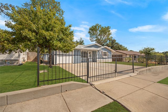 7241 Van Natta Lane, Fort Worth, TX 76112