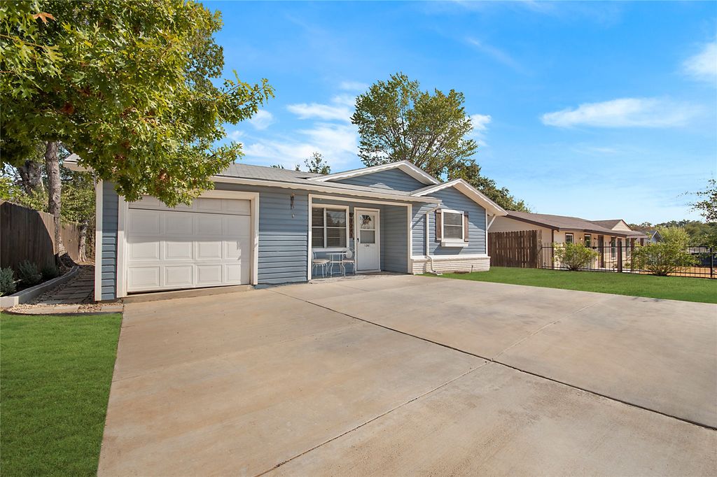 7241 Van Natta Lane, Fort Worth, TX 76112 — photo 2