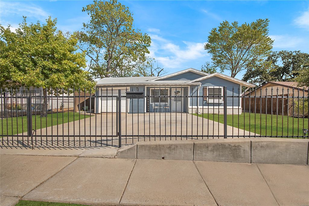 7241 Van Natta Lane, Fort Worth, TX 76112 — photo 3