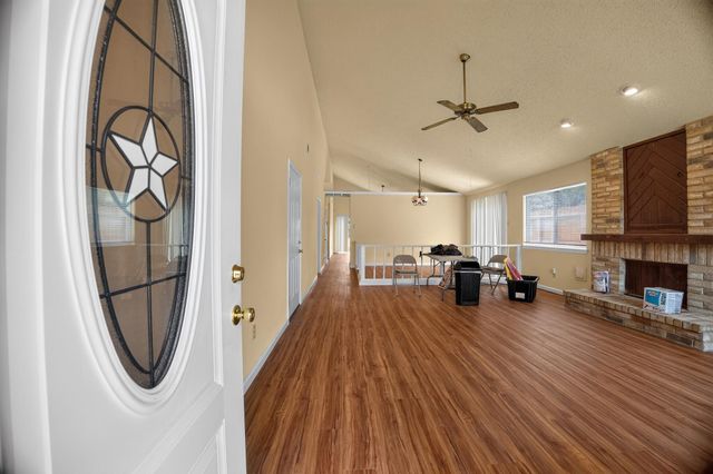 12046 N Fairhollow Lane, Houston, TX 77043