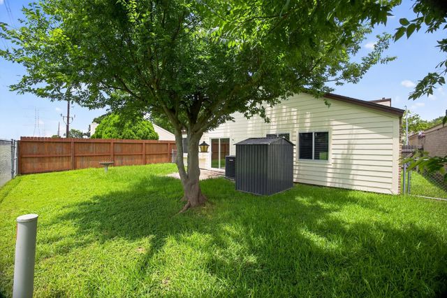 12046 N Fairhollow Lane, Houston, TX 77043