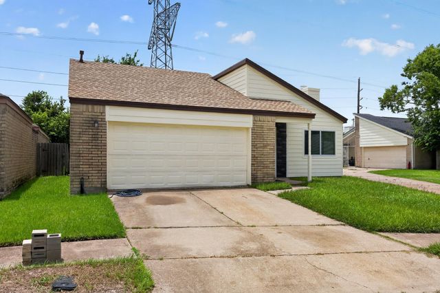 12046 N Fairhollow Lane, Houston, TX 77043