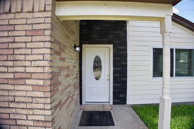12046 N Fairhollow Lane, Houston, TX 77043