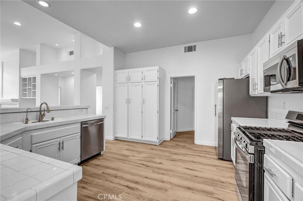 Image 16 of property listing at 736 Rembrandt, Corona, CA 92882