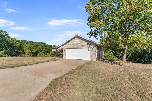 1407 Raspberry Court, Nixa, MO 65714