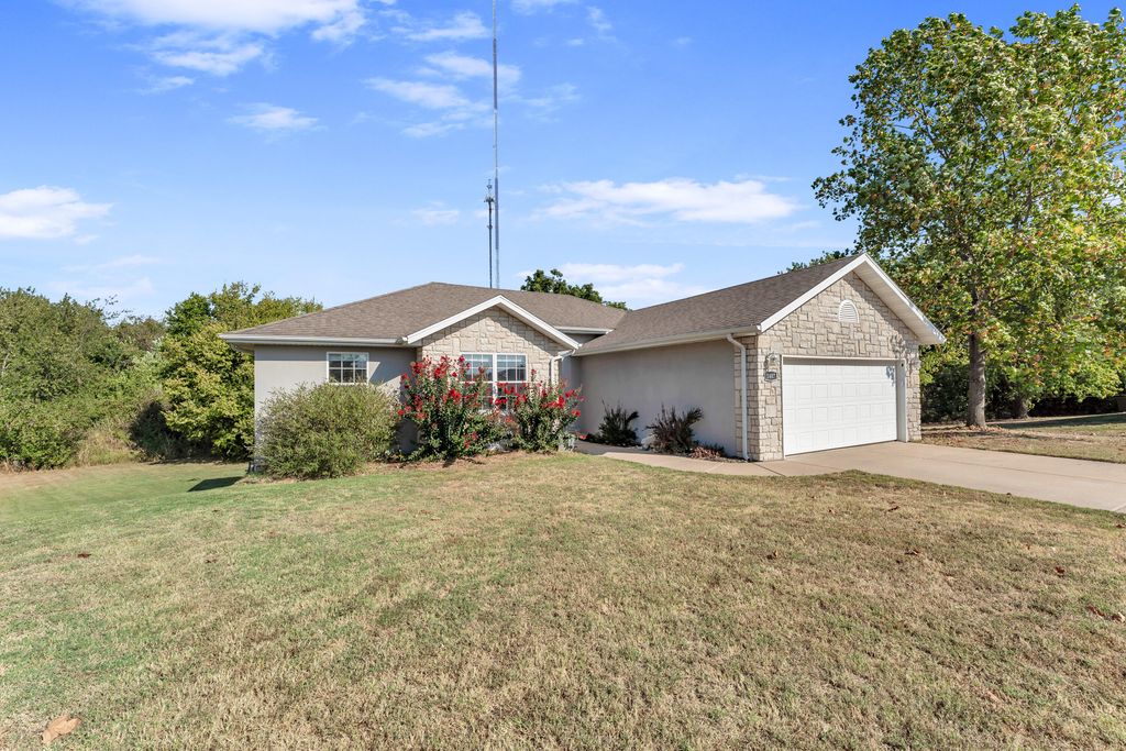 1407 Raspberry Court, Nixa, MO 65714