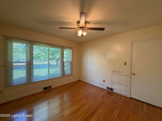 418 N 2nd St, Bardstown, KY 40004