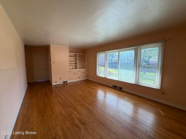 418 N 2nd St, Bardstown, KY 40004