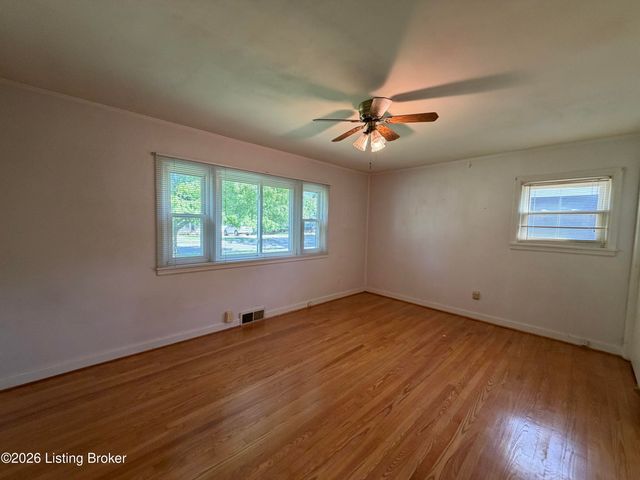 418 N 2nd St, Bardstown, KY 40004