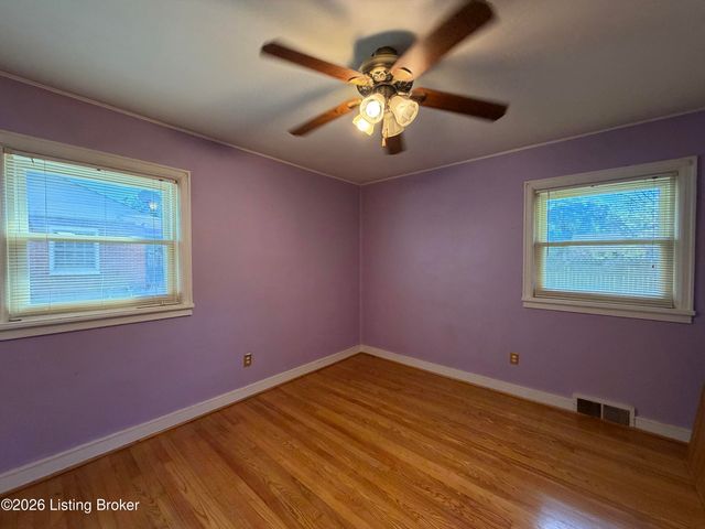 418 N 2nd St, Bardstown, KY 40004