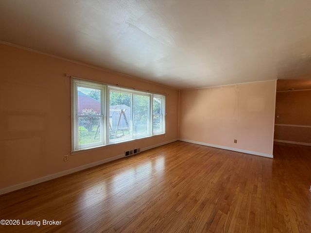 418 N 2nd St, Bardstown, KY 40004