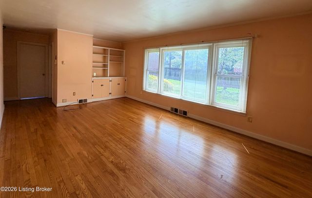 418 N 2nd St, Bardstown, KY 40004
