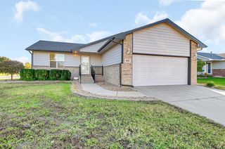 1621 E Winterset Cir, Goddard, KS 67052