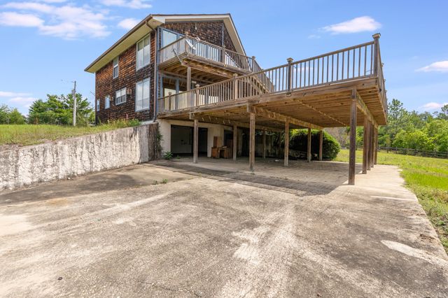 318 Oakridge Cemetery Road, Defuniak Springs, FL 32435