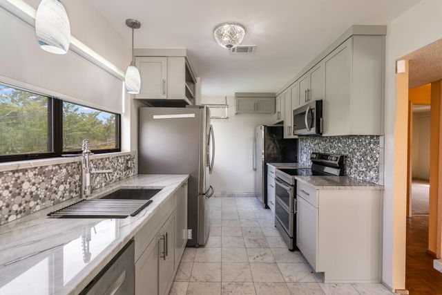 318 Oakridge Cemetery Road, Defuniak Springs, FL 32435