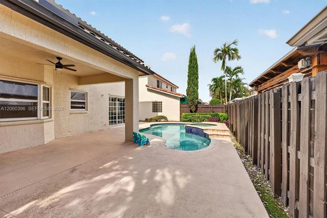 15615 SW 95th Ln, Miami, FL 33196