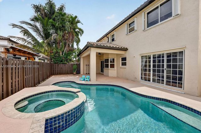 15615 SW 95th Ln, Miami, FL 33196