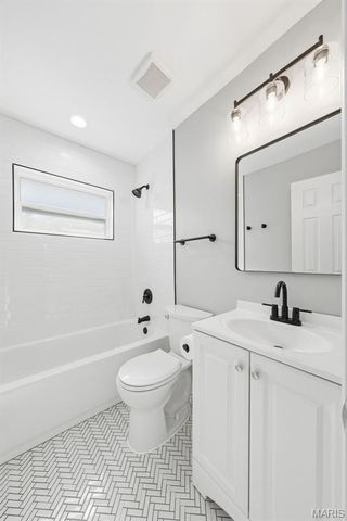 10609 Lochness Court, St Louis, MO 63114